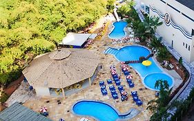 Apt 2 quartos Golden Dolphin Grand Hotel Caldas Novas